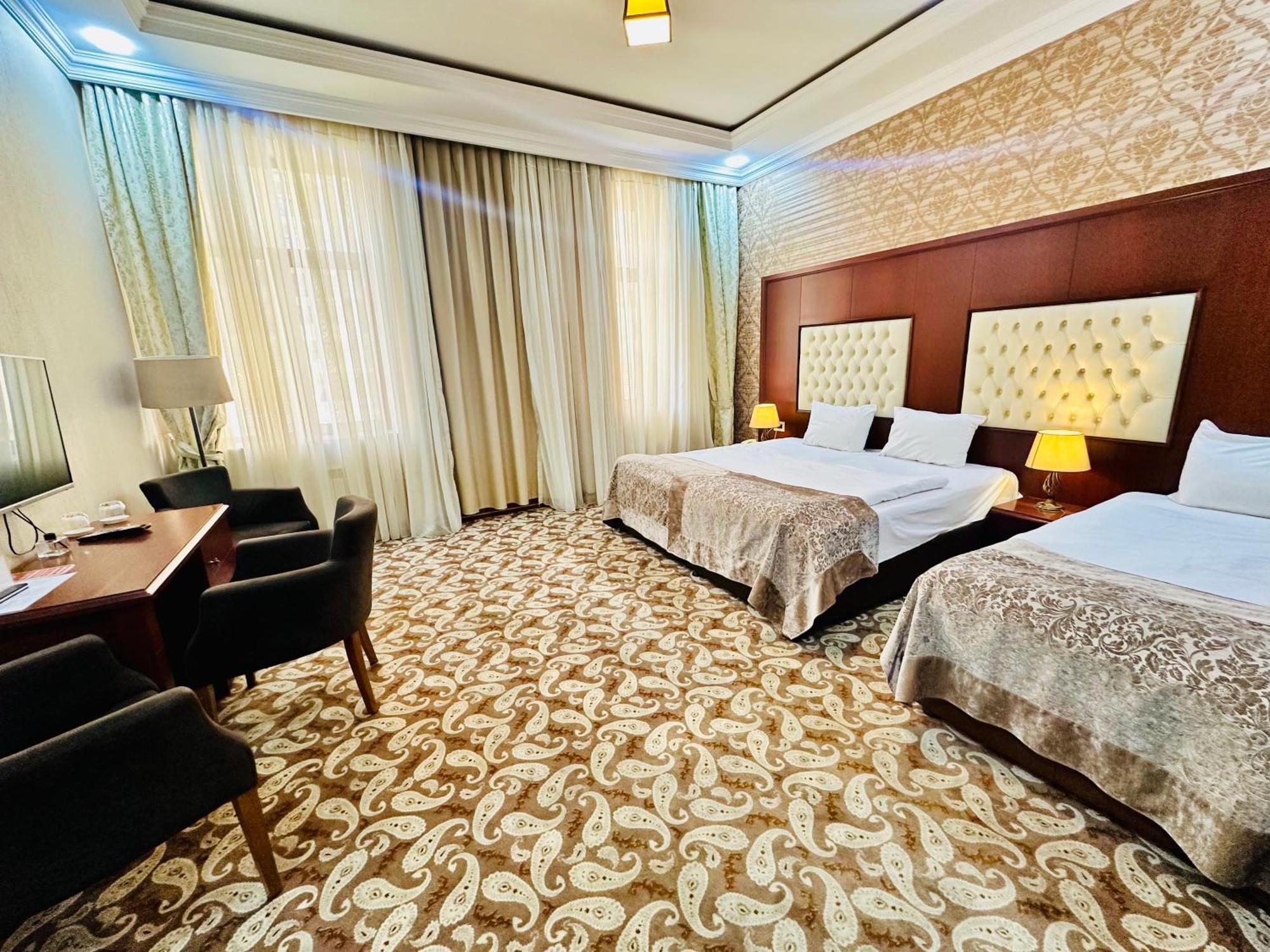 Clover Hotel Baku Formula 1 View Eksteriør bilde