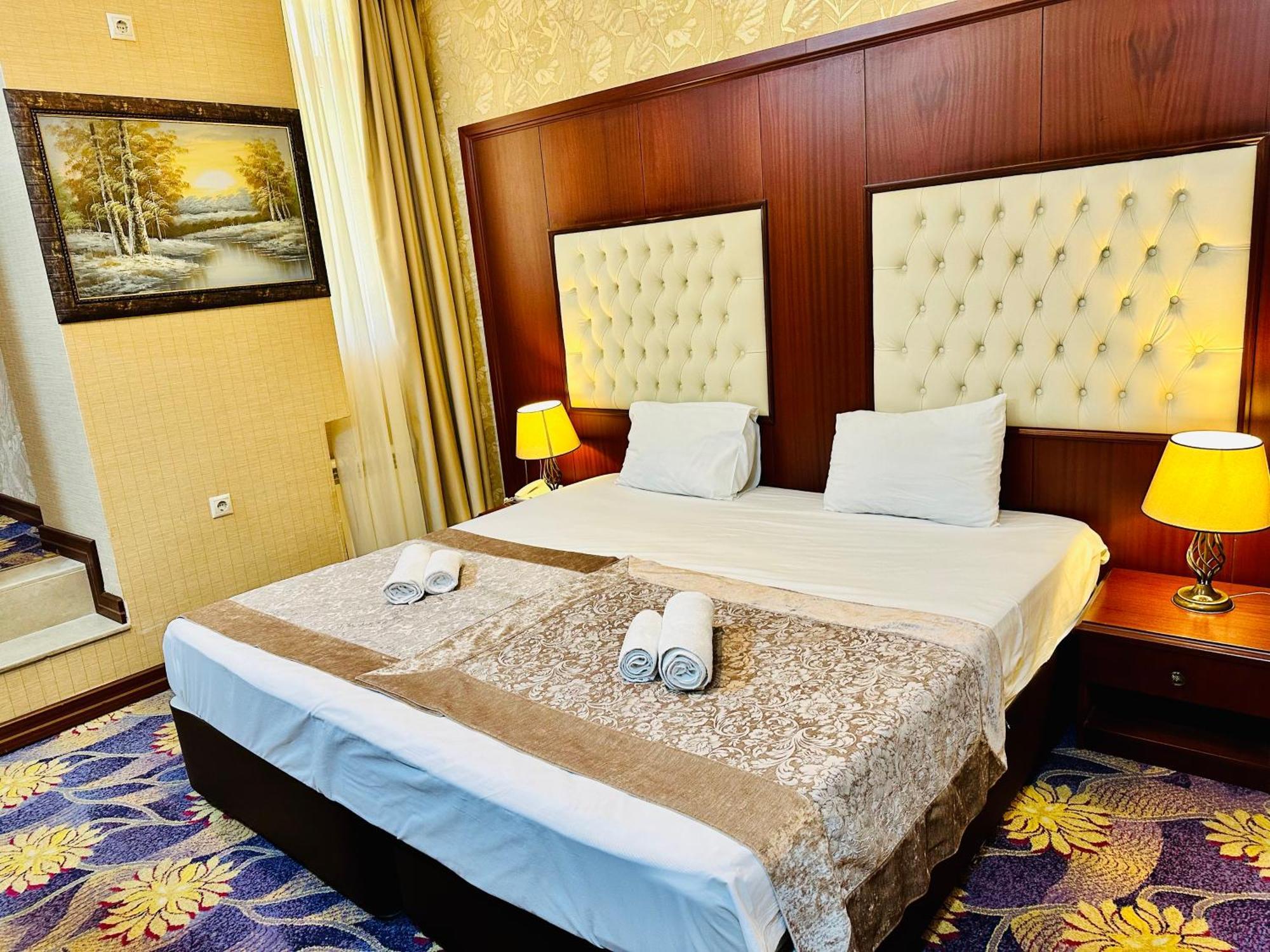 Clover Hotel Baku Formula 1 View Eksteriør bilde