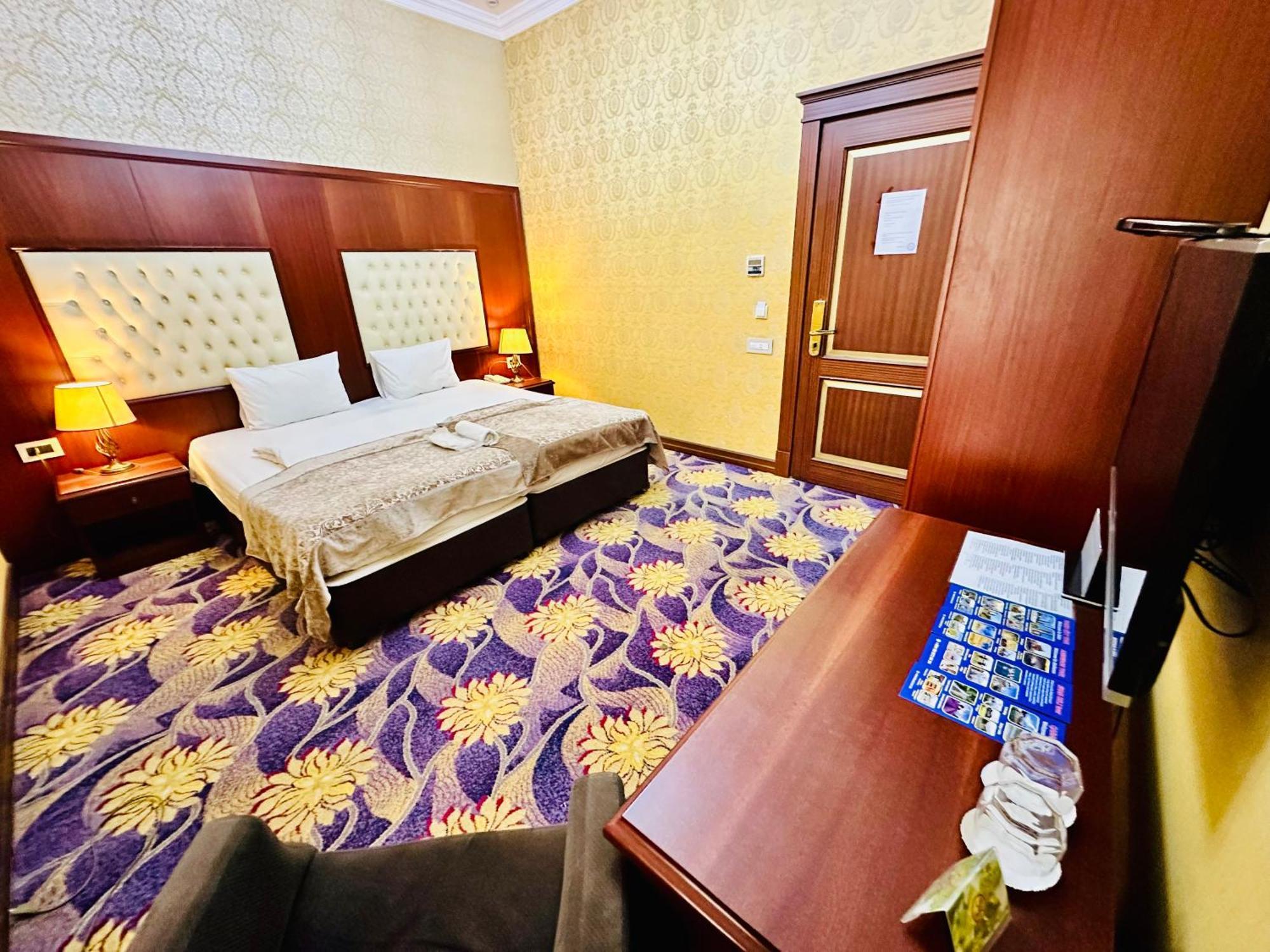 Clover Hotel Baku Formula 1 View Eksteriør bilde