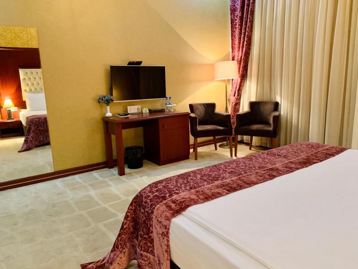 Clover Hotel Baku Formula 1 View Eksteriør bilde
