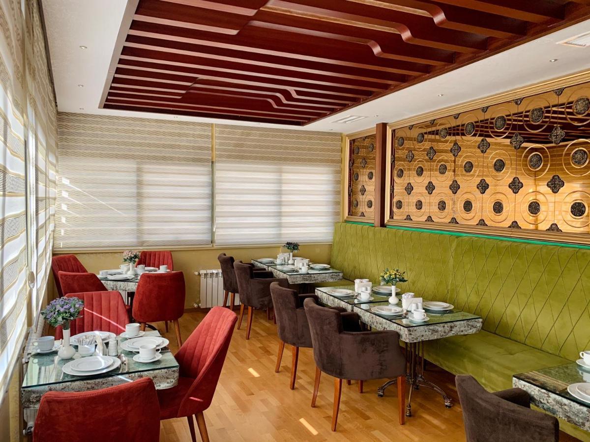 Clover Hotel Baku Formula 1 View Eksteriør bilde